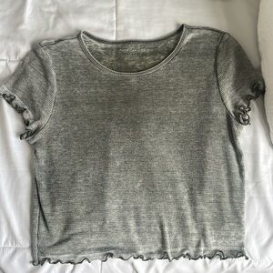 Green cropped ruffled T-shirt